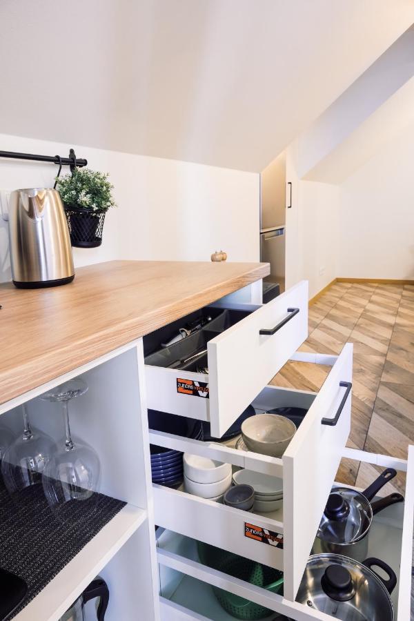 Rothko Apartment/8 Guests/4bedrooms/riga Old Town Apartament *