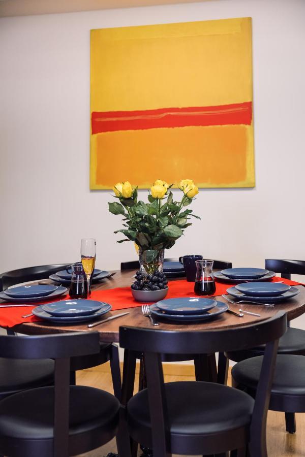 Rothko Apartment/8 Guests/4bedrooms/riga Old Town Apartament *