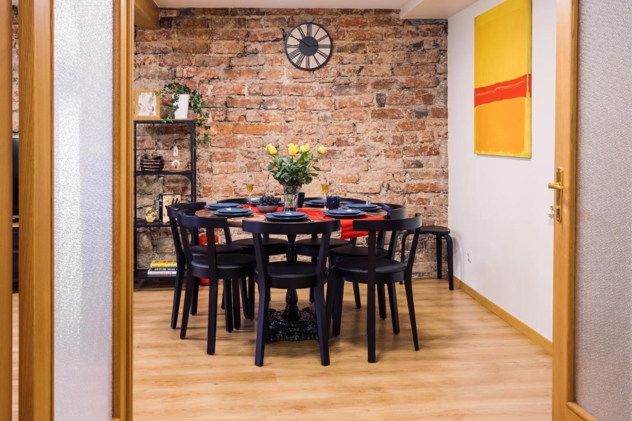 Rothko Apartment/8 Guests/4bedrooms/riga Old Town Apartament *
