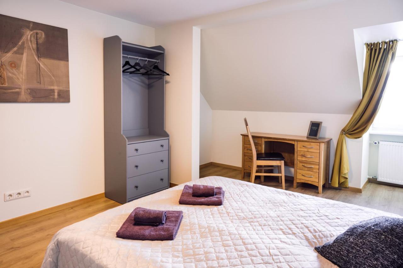 Rothko Apartment/8 Guests/4bedrooms/riga Old Town Butas *